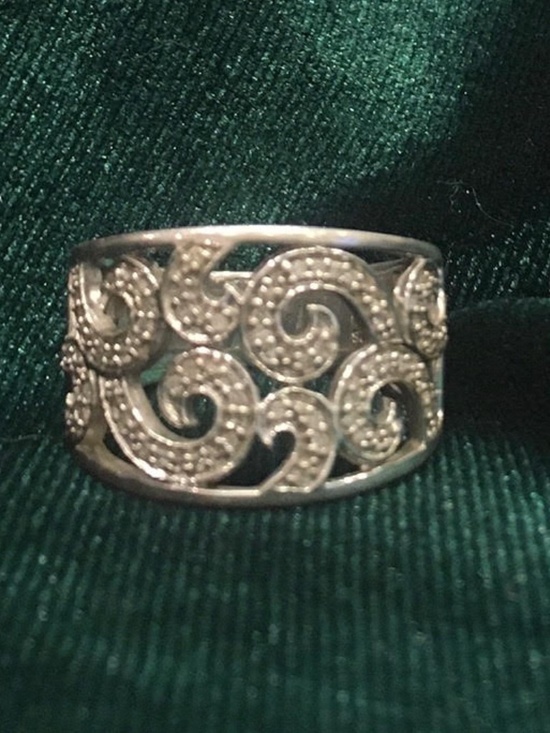 People's Jewelry - 925 Sterling Silver w box, Diamond Ring Size 6